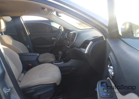 2015 Jeep Cherokee Latitude z USA, uszkodzony, nr VIN 1C4PJLCS0FW781831